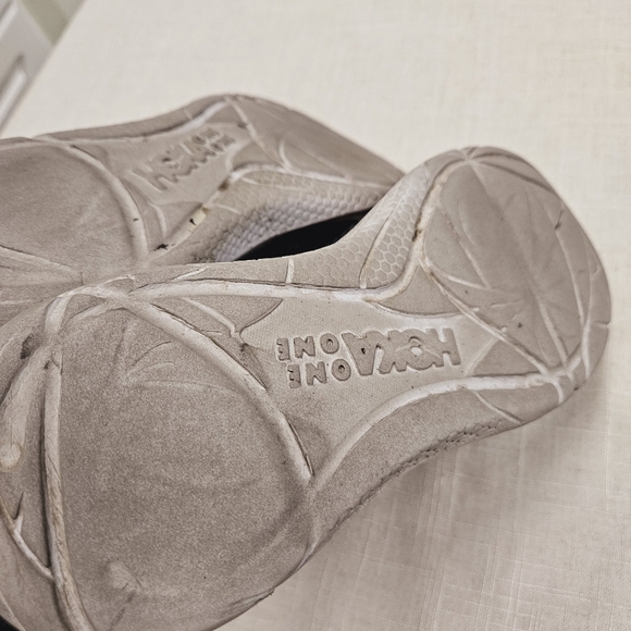 Hoka One One Hupana Black and White In Used worn Condition no insoles sz 10 - Picture 13 of 16